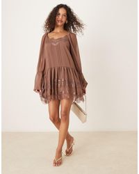 ASOS - Vestito Corto A Maniche Lunghe Color Mocha Con Scollo A Cuore E Volant - Lyst