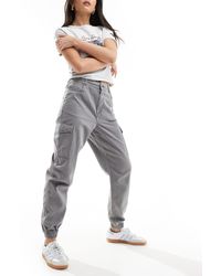 New Look - Pantalones es cargo con bajos elásticos - Lyst