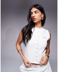 Kaiia - Exclusive Cotton Blend Sleeveless Cropped Button Through Singlet Top - Lyst