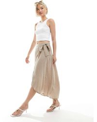 Pieces - Gonna Midi A Portafoglio Con Stampa A Pois - Lyst