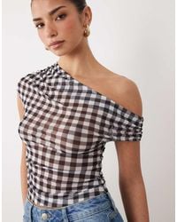 ASOS - Asymmetrische Gerimpelde Top Van Doorschijnend Mesh Met Blote Schouders En Gingham Ruit - Lyst