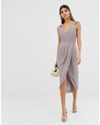 TFNC London – Exklusives, mittellanges Brautjungfernkleid mit Wickeldesign und verzierter Schulterpartie - Grau