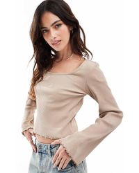 Vila - T-Shirt A Maniche Lunghe Color Moka Con Bordi Smerlati E Scollo Rotondo - Lyst