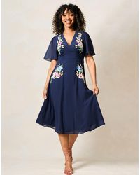 Hope & Ivy - The Zaynab Embroidered Flutter Sleeve Midi Dress With Tie Waist - Lyst