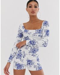 Missguided Kurzer Jumpsuit in Weiß mit Porzellan-Print und eckigem Ausschnitt - Schwarz