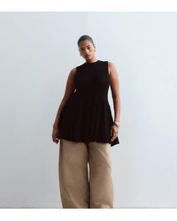ARRANGE - Curve Knitted Sleeveless Peplum Top - Lyst