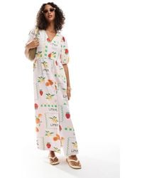 Pieces - Vestito Lungo Pallido Con Stampa Di Frutta, Bottoni Sul Davanti E Maniche A Sbuffo - Lyst
