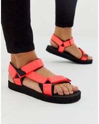 sandals pull and bear