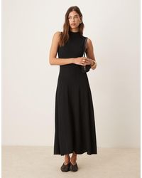 Mango - Robe mi-longue en maille compacte avec col montant et ourlet plissé - Lyst