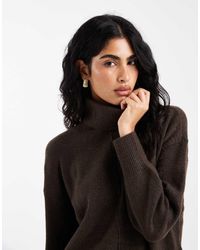 Pieces - Maglione Cioccolato Con Collo Alto E Cuciture A Vista Sul Davanti - Lyst