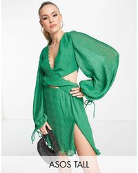 ASOS - Vestido camisero corto verde luminoso plisado con detalle cruzado en la cintura - Lyst