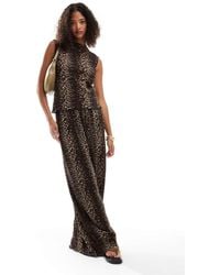 Pieces - Pantaloni Plissé A Fondo Ampio Con Stampa Leopardata - Lyst