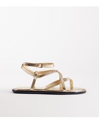 SEQWL Wide Fit - Strappy Flat Sandals With Buckle Detail - Lyst