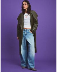 Stradivarius - Lange Trenchcoat Met Leerlook En Watervalhals - Lyst