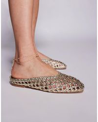 SIMMI - Simmi london wide fit – cassius – flache pantoletten aus gold-metallic-kunstleder - Lyst
