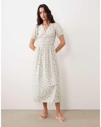 New Look - Ditsy V Neck Ruched Waist Midi Dress - Lyst