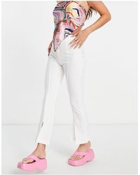 Pantaloni capri e cropped da donna di Bershka a partire da 20 €