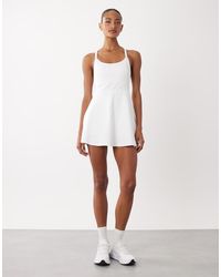 4505 - Active Cross Back Tennis Dress With Inner Bra And Shorts - Lyst