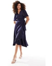Y.A.S - – bridesmaid – midi-wickelkleid aus satin - Lyst