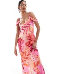 Forever New - – schulterfreies, drapiertes satin-maxikleid mit blumenmuster - Lyst