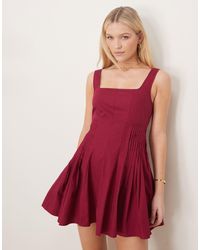 ASOS - Robe courte plissée à la taille avec encolure dégagée - framboise - Lyst