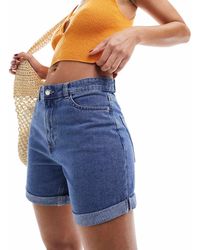 ONLY - Vega - short en jean coupe mom à ourlets roulés et taille basse - moyen - Lyst