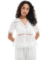 Object - Opengewerkte Geborduurde Top Met Peplum Zoom En Korte Mouwen - Lyst