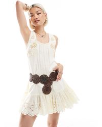 Miss Selfridge - – heritage – minikleid mit hinten längerem saum - Lyst