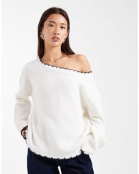 Miss Selfridge - Pull asymétrique ample à épaule dénudée avec détail en point - Lyst
