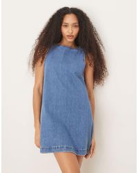 ASOS - Robe droite courte en jean - délavé moyen - Lyst