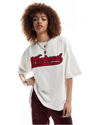 ASOS - Asos design - weekend collective - t-shirt oversize écru con logo rosso - Lyst