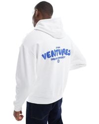 ASOS - Sudadera Blanca Extragrande Con Capucha Y Estampado En Relieve De - Lyst