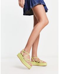 Schuh - Esclusiva - taya - sandali color lime con fascette sottili e suola flatform - Lyst