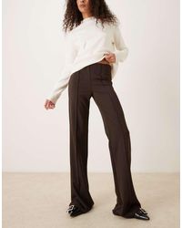 Mango - Pantaloni Marroni A Zampa Con Pieghe Sul Davanti - Lyst