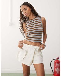 Monki - Utility Skort Van Keperstof Met Overslag En Telefoonzakje - Lyst
