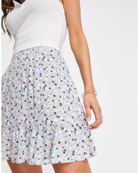 Pieces - Mini-jupe avec ourlet à volants et motif petites fleurs - Lyst