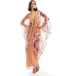 ASOS - Vestido largo escotado estilo kimono con estampado efecto tie dye - Lyst