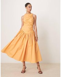 ASOS - Vestito Lungo Strutturato Color Albicocca Con Gonna A Ruota E Arricciature - Lyst