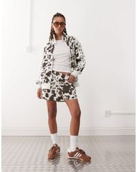 adidas Originals - Sprinter - short en satin à imprimé vache - Lyst