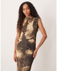 ASOS - Robe mi-longue à imprimé taches avec détails froncés et drapés sur le devant - marron - Lyst