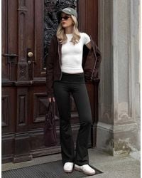 Bershka - Technische Flare-Broek Met Omgeslagen Taille - Lyst
