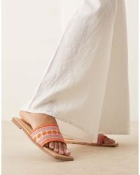 ASOS - Sandalias Beis Planas Estilo Mules Con Puntera Cuadrada Y Bordados Fig De -Neutro - Lyst