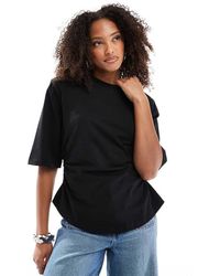 ASOS - T-Shirt Nera Con Spalline Imbottite Stretta - Lyst