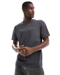 Hollister - T-shirt vestibilità comoda nera con logo ricamato tono su tono - Lyst