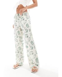 Vero Moda - Makkelijke Broek Met Wijde Pijpen, Gestrikte Taille En Zeeprint - Lyst