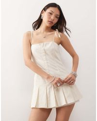 Monki - Vestido Corto Con Cintura Baja Y Falda De Tablas De Algodón De - Lyst