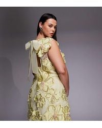ASOS - Vestido Corto De Encaje Con Diseño Floral Tridimensional De Abalorios Y Detalle De Perlas Colgantes De Curve - Lyst