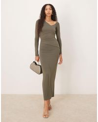 ASOS - Robe mi-longue torsadée sur le côté à manches longues et encolure asymétrique - kaki - Lyst