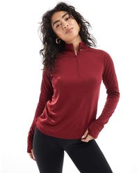 Nike - Top De Manga Larga Con Media Cremallera Dri-Fit Life Swoosh Pacer De -Rojo - Lyst