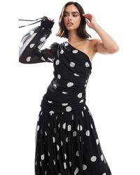 ASOS - Maxi Jurk Met Blote Schouder, Lange Ballonmouwen En Stippen - Lyst